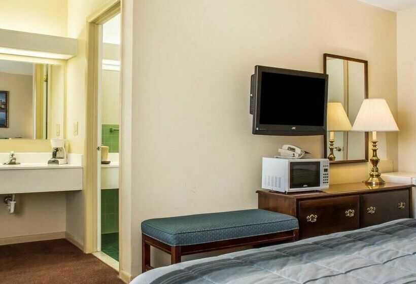 هتل Rodeway Inn Marshall Manor