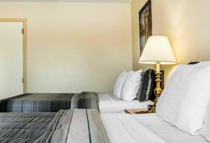هتل Rodeway Inn Marshall Manor