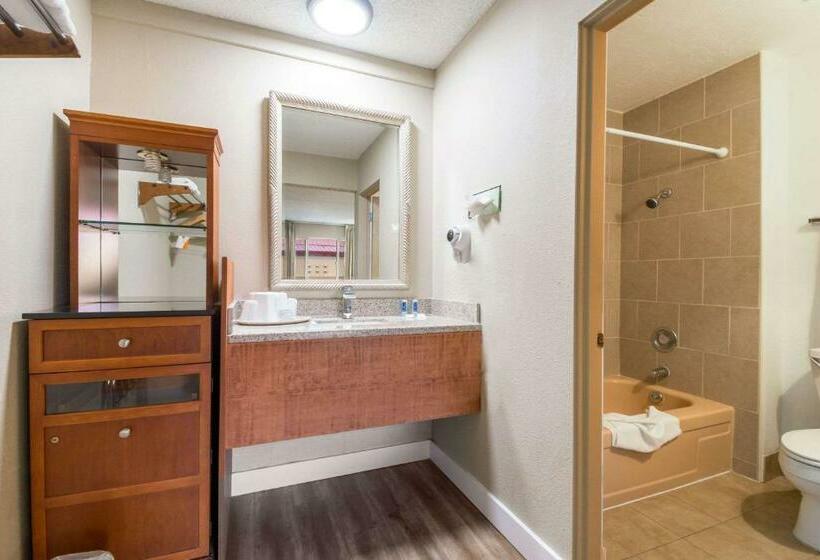 בית מלון כפרי Rodeway Inn Portland Airport
