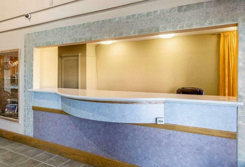 هتل Rodeway Inn & Suites