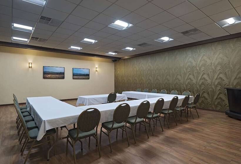 هتل Stevens Inn A Howard Johnson By Wyndham