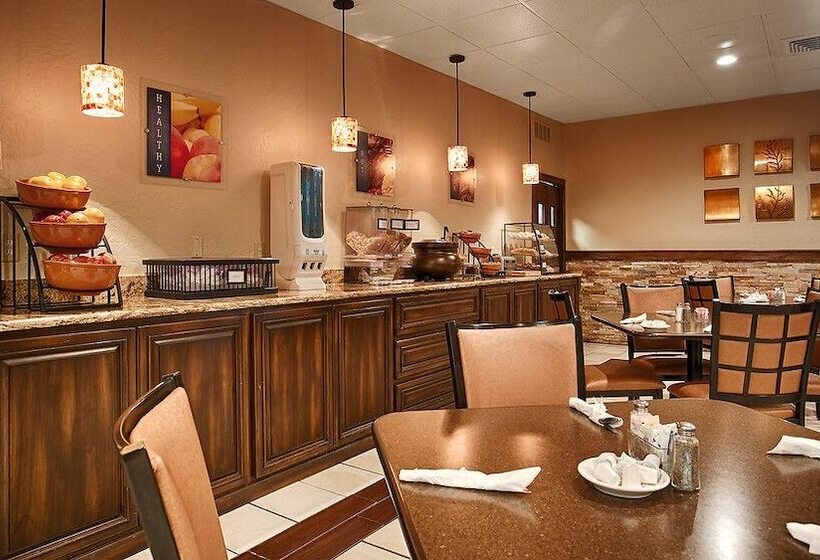 هتل Stevens Inn A Howard Johnson By Wyndham