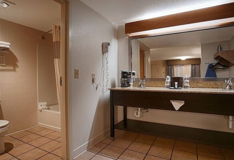 هتل Stevens Inn A Howard Johnson By Wyndham