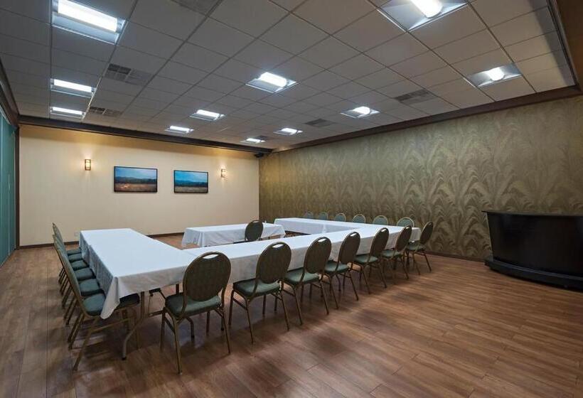 هتل Stevens Inn A Howard Johnson By Wyndham