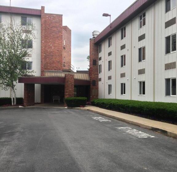 هتل Super 8 By Wyndham State College