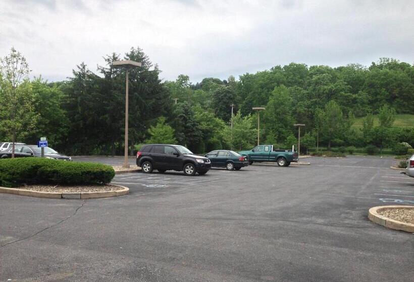 هتل Super 8 By Wyndham State College