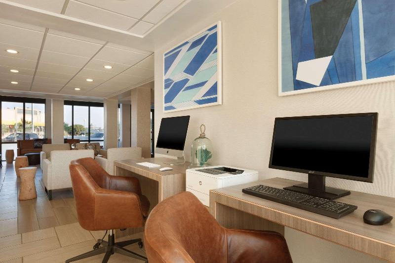 Surfbreak Virginia Beach Oceanfront, Ascend Hotel Collection