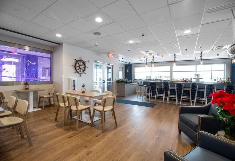 The Harborview, Ascend Hotel Collection