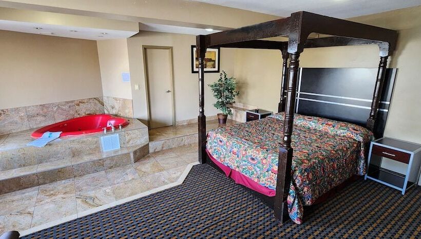 Отель Town House Inn And Suites