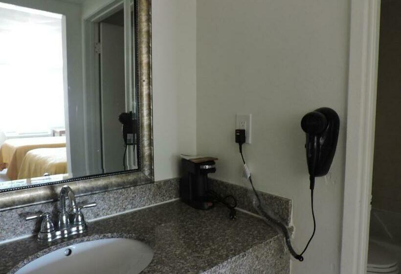 ホテル Travelodge By Wyndham Artesia
