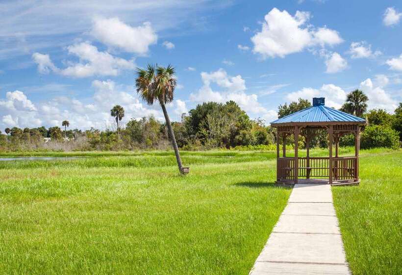 هتل Travelodge By Wyndham Deltona