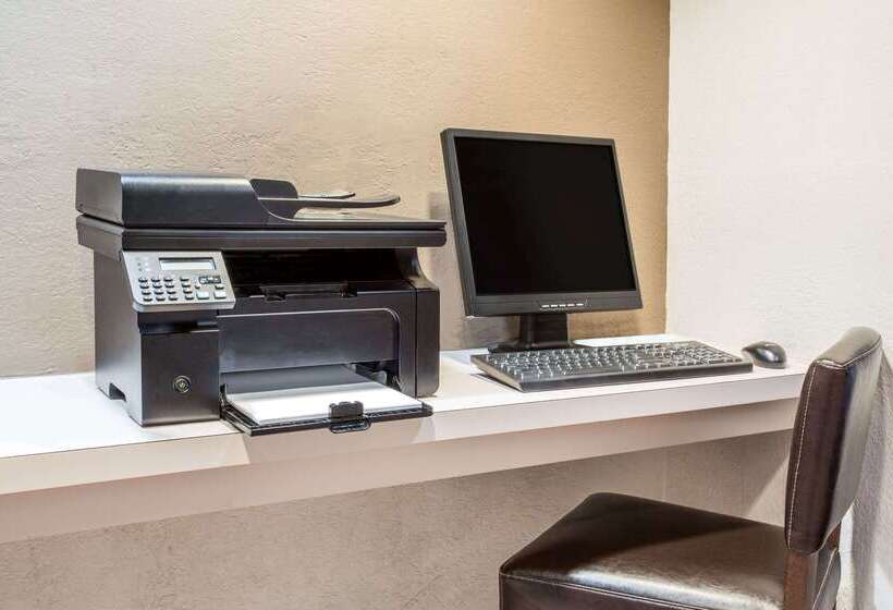 هتل Travelodge By Wyndham Deltona