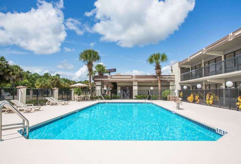 هتل Travelodge By Wyndham Deltona