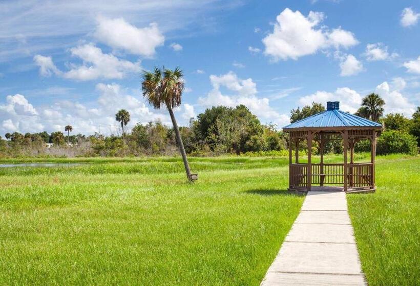 هتل Travelodge By Wyndham Deltona