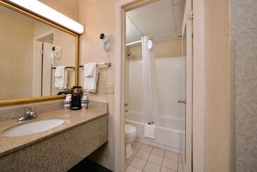هتل Days Inn By Wyndham Doswell   Kings Dominion Area