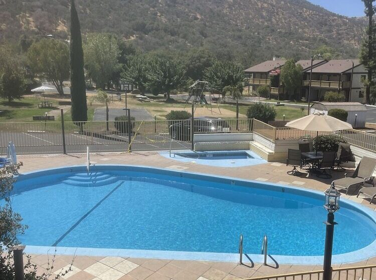 هتل Western Holiday Lodge