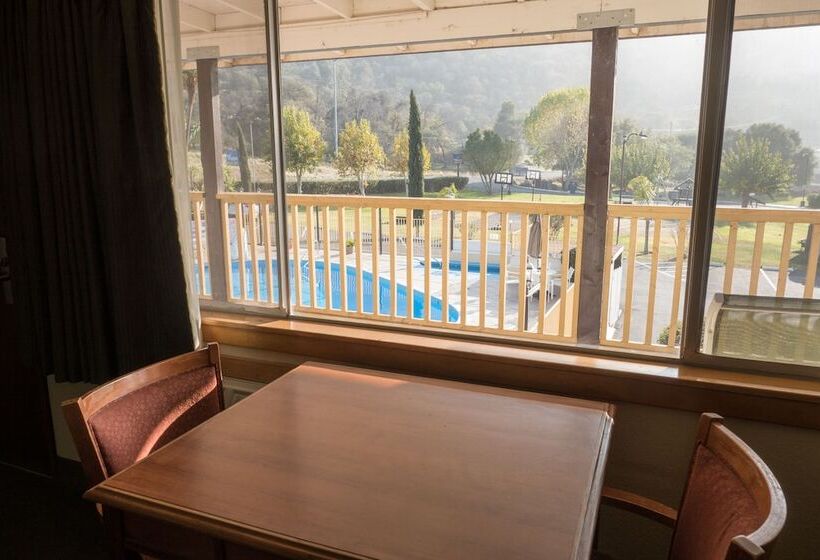 هتل Western Holiday Lodge
