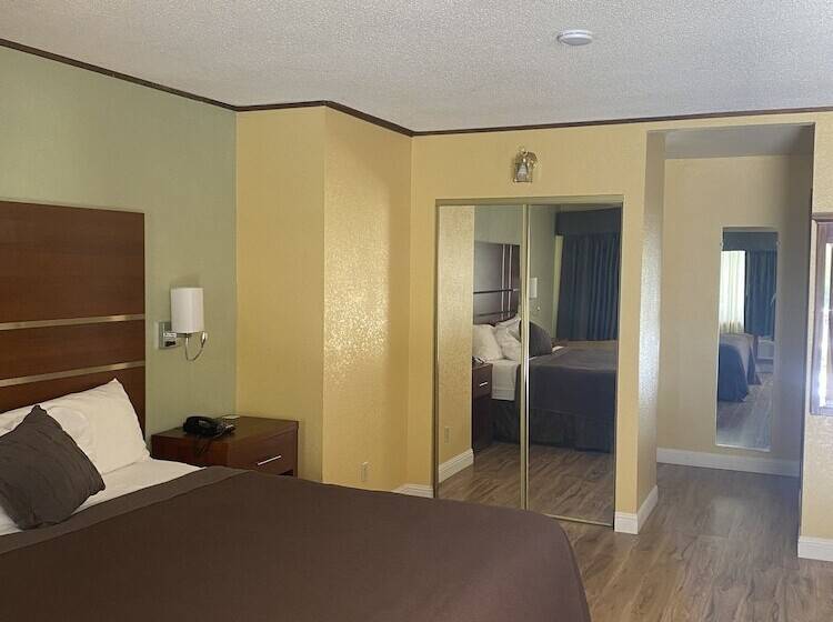 هتل Western Holiday Lodge