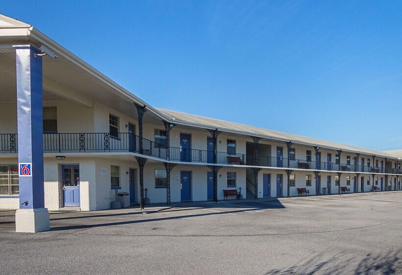 Motel 6 Mechanicsburg