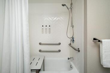Delta Hotels By Marriott Jacksonville Deerwood