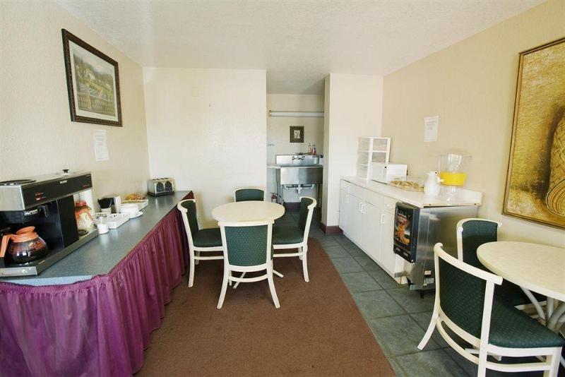 هتل Americas Best Value Inn At&t Center
