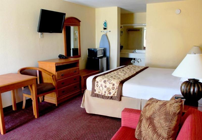 هتل Americas Best Value Inn At&t Center