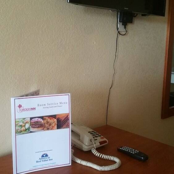 هتل Americas Best Value Inn At&t Center