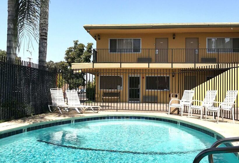 هتل Americas Best Value Inn Visalia