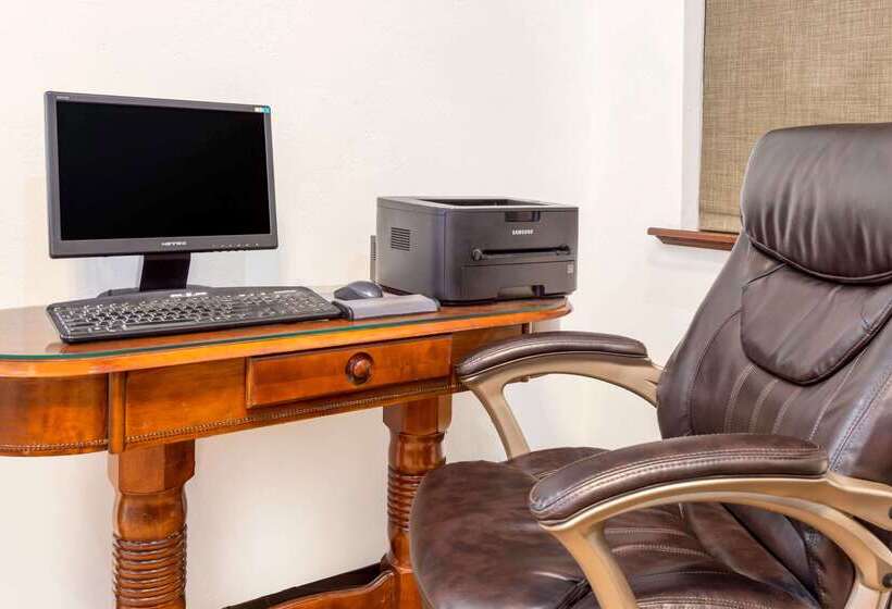 Отель Baymont By Wyndham Green Bay