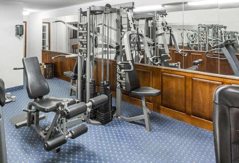 هتل Baymont By Wyndham Greensboro/coliseum