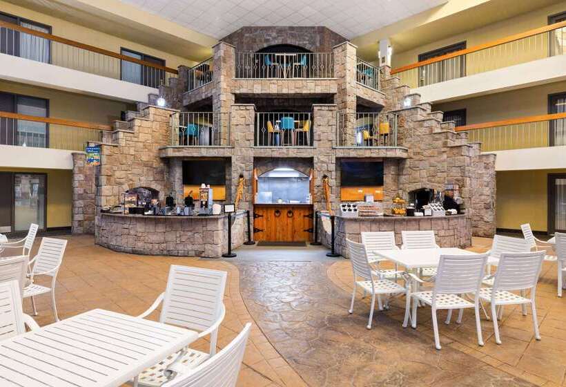 هتل Baymont By Wyndham Shakopee