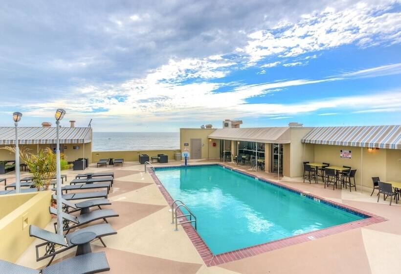 هتل Beach Quarters Resort