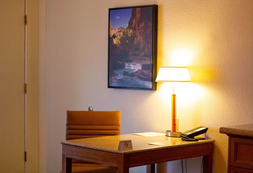 ホテル Best Western Plus A Wayfarer S Inn & Suites