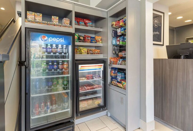 هتل Best Western Plus Milwaukee West