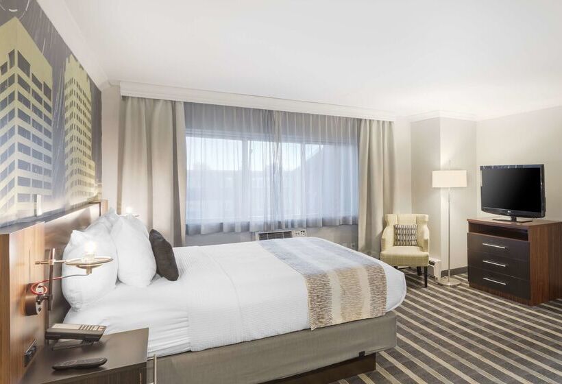 هتل Best Western Plus Milwaukee West