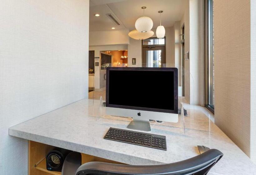 هتل Best Western Plus Milwaukee West