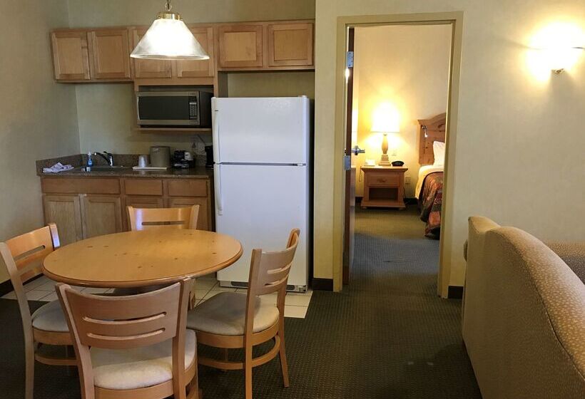 ホテル Best Western Plus Revere Inn & Suites