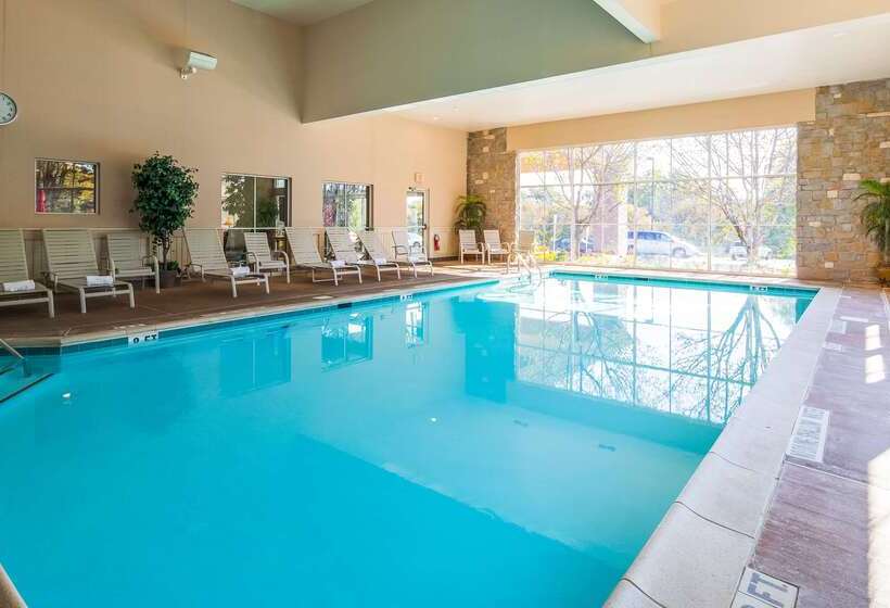 ホテル Best Western Plus Revere Inn & Suites