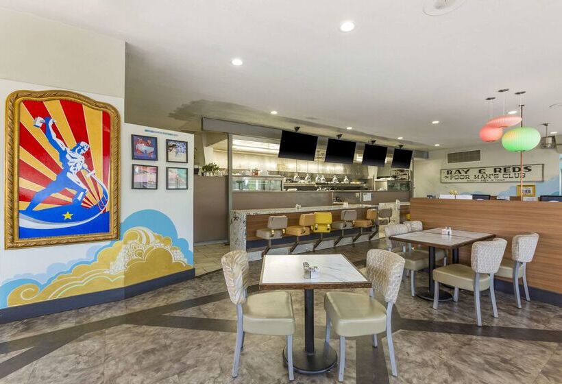 هتل Best Western Royal Sun Inn & Suites