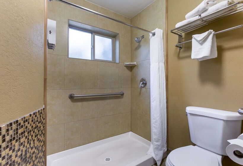 هتل Best Western Royal Sun Inn & Suites