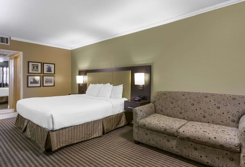 هتل Best Western Royal Sun Inn & Suites