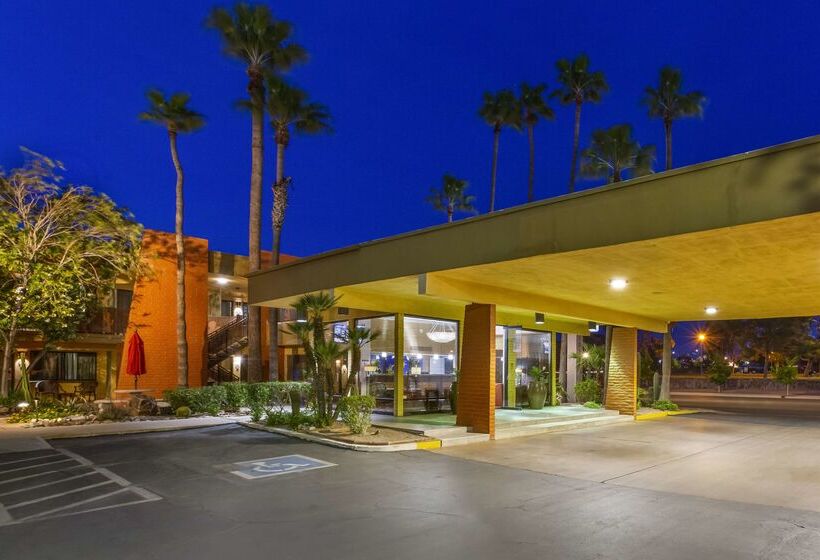هتل Best Western Royal Sun Inn & Suites