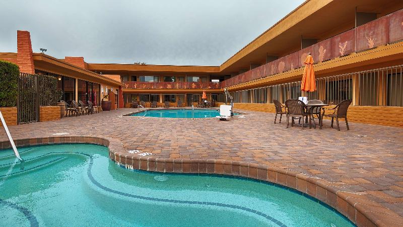 هتل Best Western Royal Sun Inn & Suites