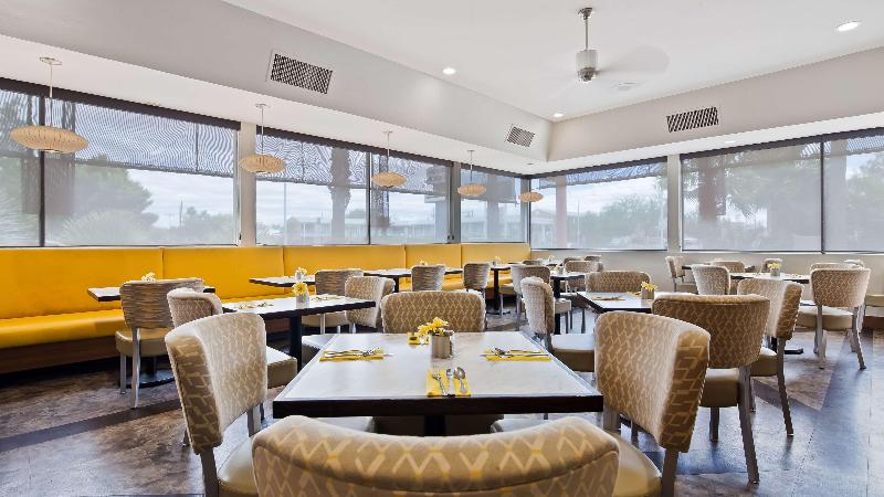 هتل Best Western Royal Sun Inn & Suites