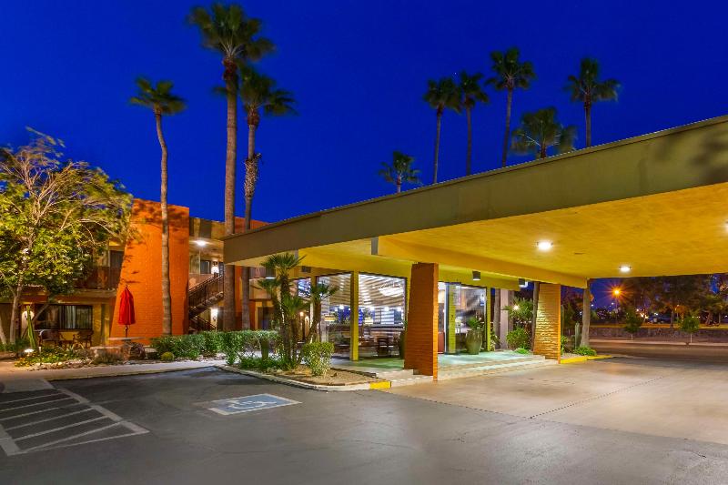 هتل Best Western Royal Sun Inn & Suites