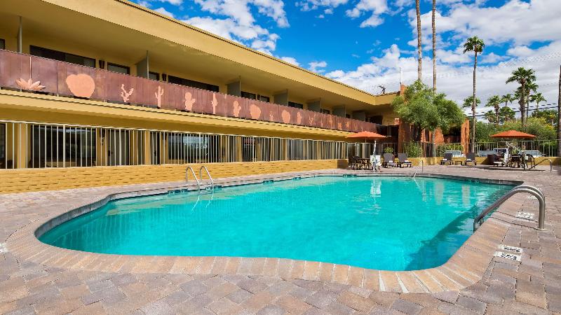 هتل Best Western Royal Sun Inn & Suites
