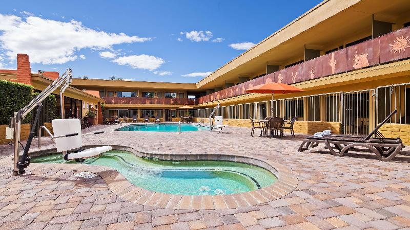 هتل Best Western Royal Sun Inn & Suites