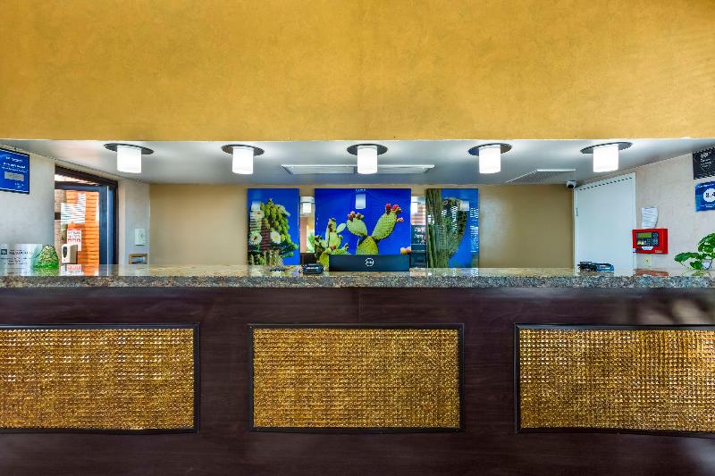 هتل Best Western Royal Sun Inn & Suites