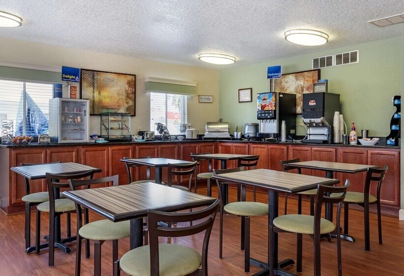 Отель Best Western Space Shuttle Inn