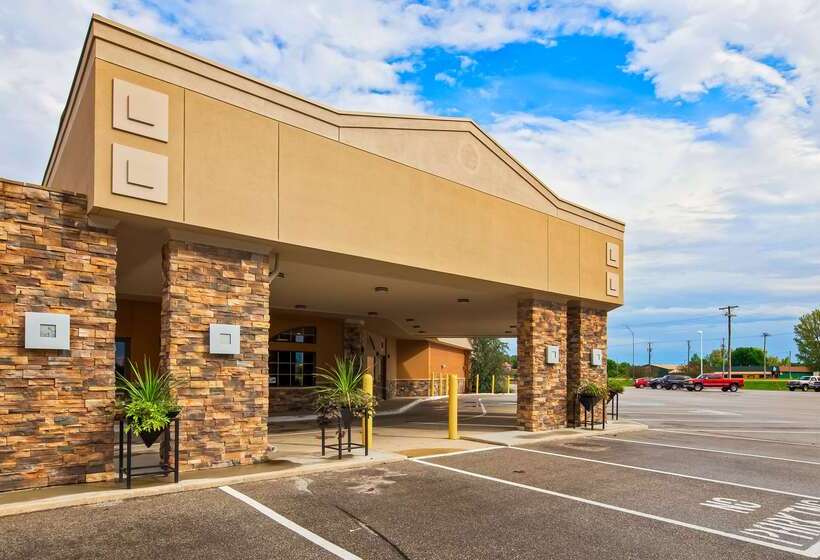 Crossroads Hotel And Event Center